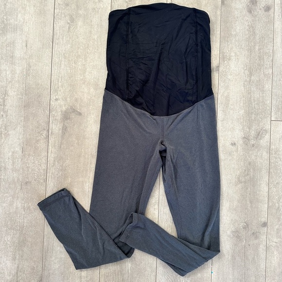 Isabel maternity athletic leggings 
Size xs - Picture 9 of 12
